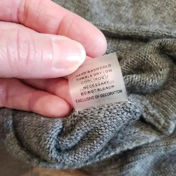 Sugar+Lips Gray Twist Front Sweater Size Medium/Large - Picture 5 of 8